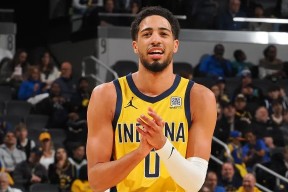 曼联不断突破！，西亚卡姆连续七场比赛得分超过重要助攻比赛高潮迭起-九游娱乐APP